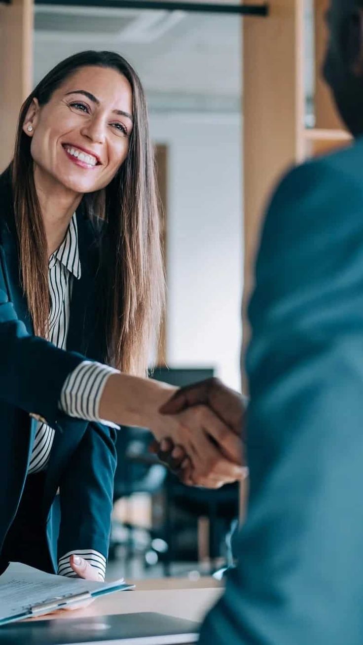 8 tips to leave a positive impression in job interview